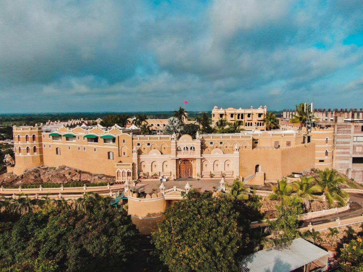 Heritage Khirasara Palace Rajkot Extérieur photo