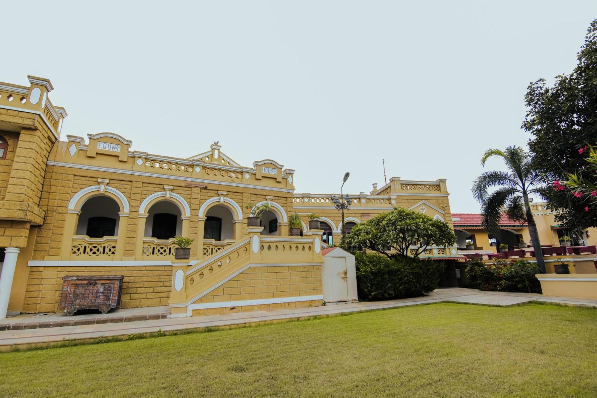Heritage Khirasara Palace Rajkot Extérieur photo