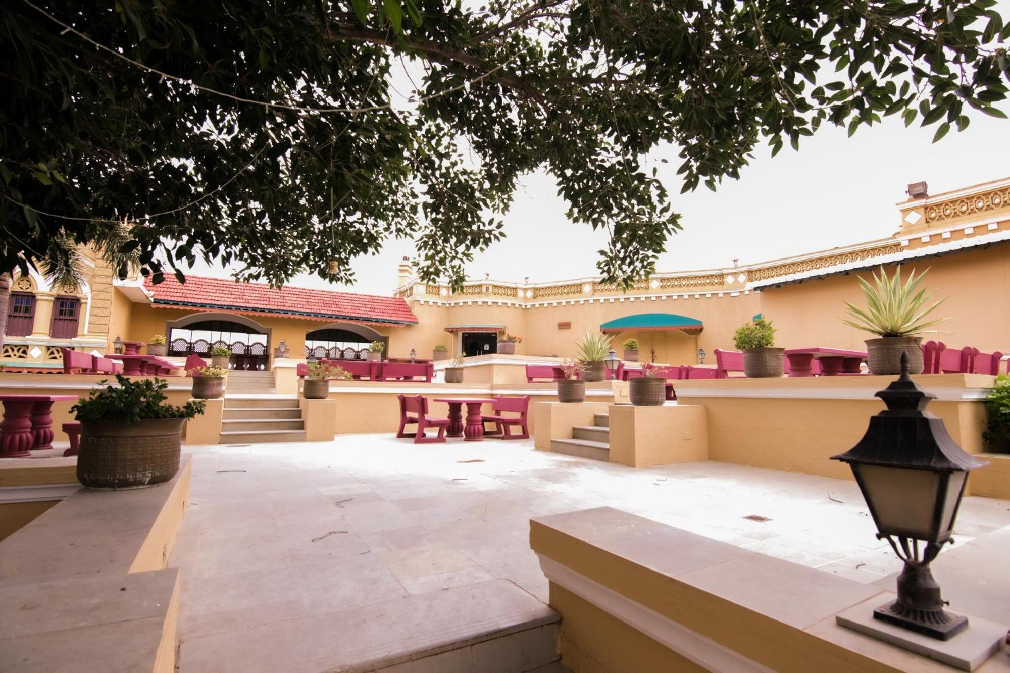 Heritage Khirasara Palace Rajkot Extérieur photo